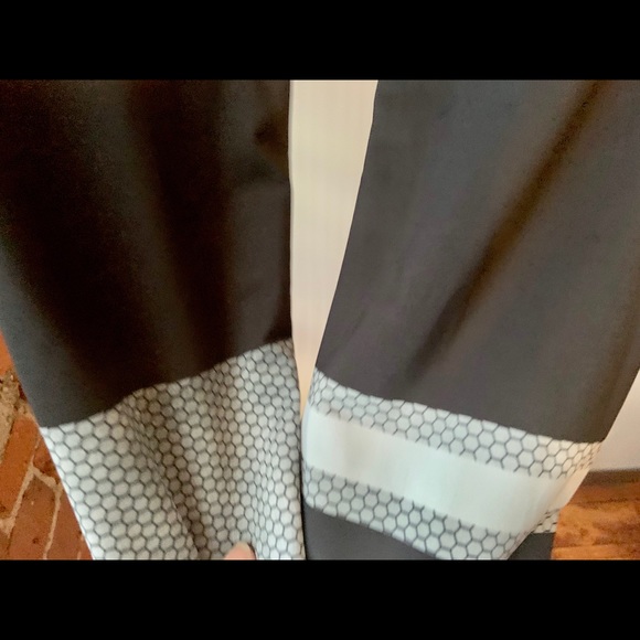 Onzie Yoga Leggings, black and white, Large $10 - Picture 3 of 4